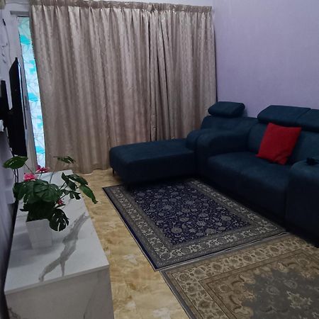 Homestay Lestari Klia Sepang Buitenkant foto